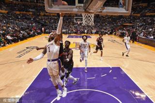 吴艳妮代表 吴艳妮代表